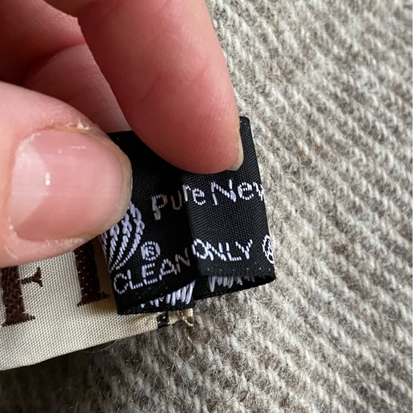 Ashcroft tweed natural undyed wool scarf neutral brown tan made in New Z… - Picture 4 of 11